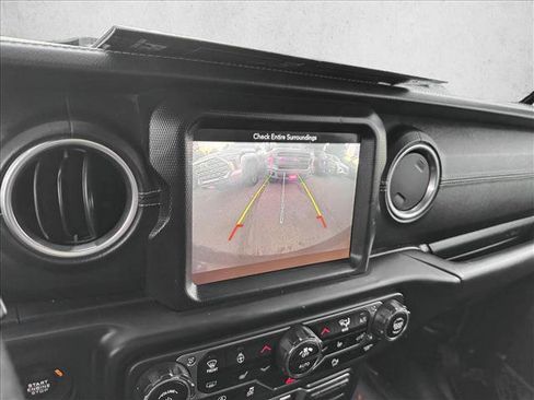 Used 2018 Jeep Wrangler Unlimited Sahara image 15