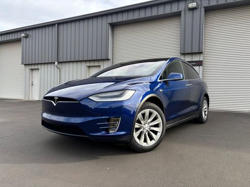Used 2020 Tesla Model X Long Range image 4