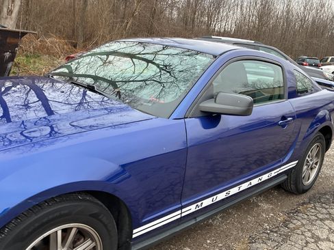 Used 2005 Ford Mustang Deluxe image 7