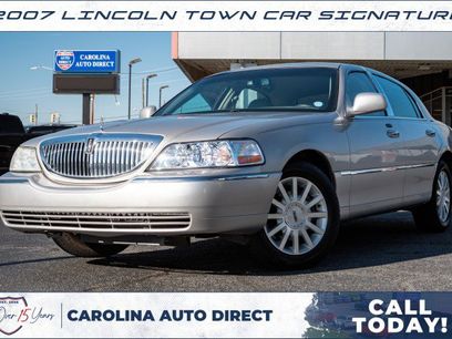 Used 2007 Lincoln Town Car Signature