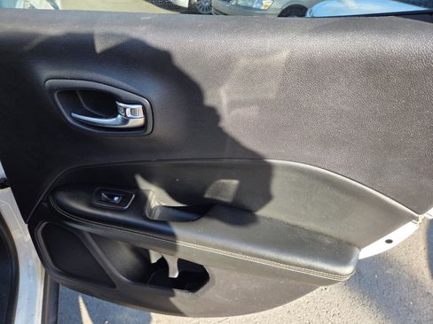 Used 2018 Jeep Compass Sport image 12