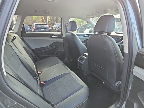 Certified 2022 Volkswagen Taos SE FWD image 11