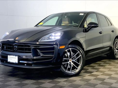 Used 2025 Porsche Macan image 1