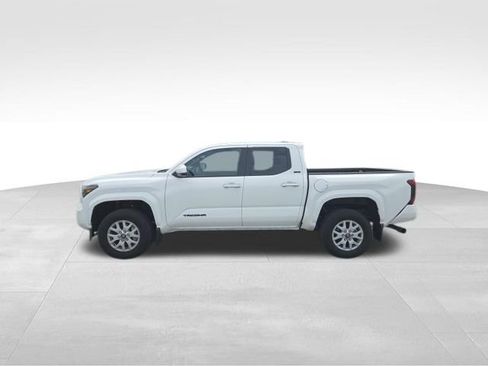 Used 2025 Toyota Tacoma SR5 AWD/4WD image 5