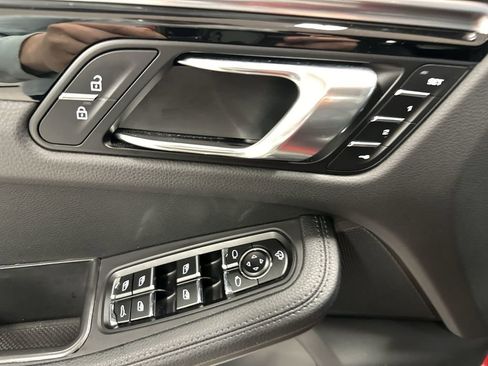 Used 2022 Porsche Macan image 34