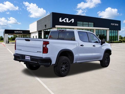 Used 2023 Chevrolet Silverado 1500 ZR2 w/ Technology Package AWD/4WD image 5