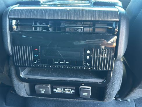 Used 2022 Jeep Wagoneer Series III w/ Premium Group I AWD/4WD image 14