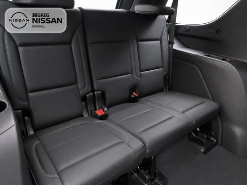 Used 2025 GMC Yukon Denali RWD image 12