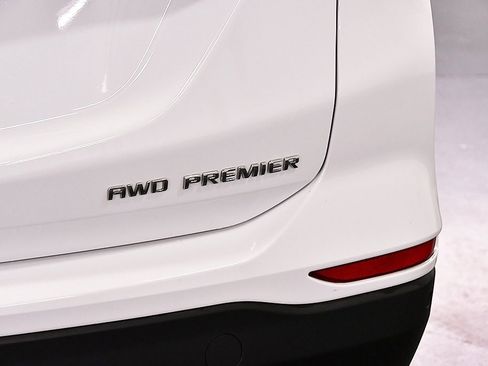 Used 2022 Chevrolet Equinox Premier image 11