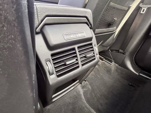 Used 2019 Land Rover Range Rover Evoque SE Premium image 26