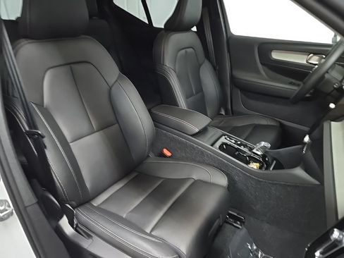 Used 2025 Volvo XC40 B5 Plus w/ Protection Package Premier AWD/4WD image 15
