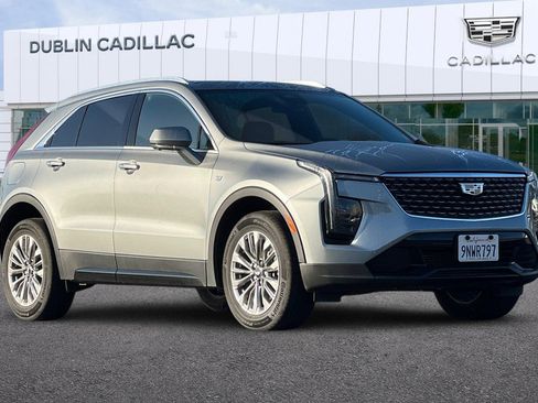 Certified 2025 Cadillac XT4 Premium Luxury image 2