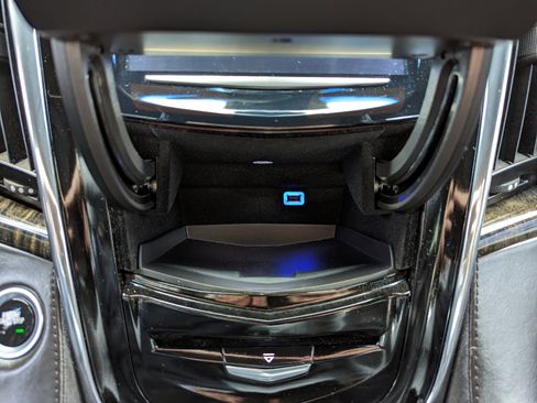 Used 2016 Cadillac Escalade Platinum image 25