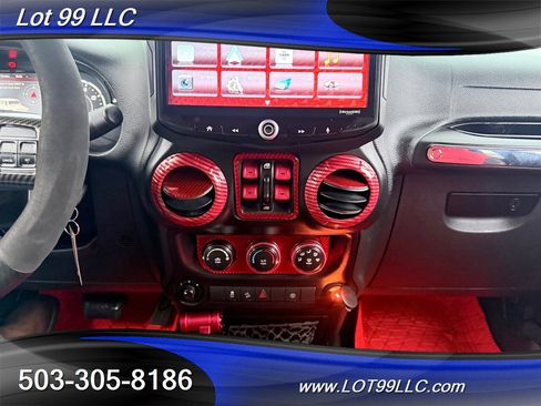 Used 2018 Jeep Wrangler Unlimited Sahara image 29