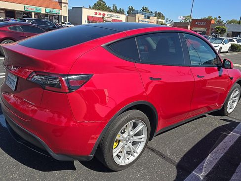 Used 2022 Tesla Model Y Long Range AWD/4WD image 4