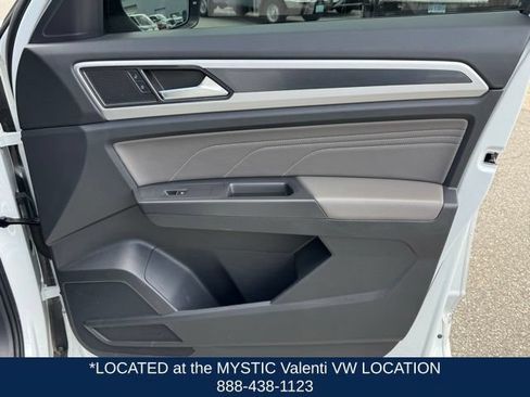Certified 2023 Volkswagen Atlas Cross Sport SEL R-Line AWD/4WD image 29