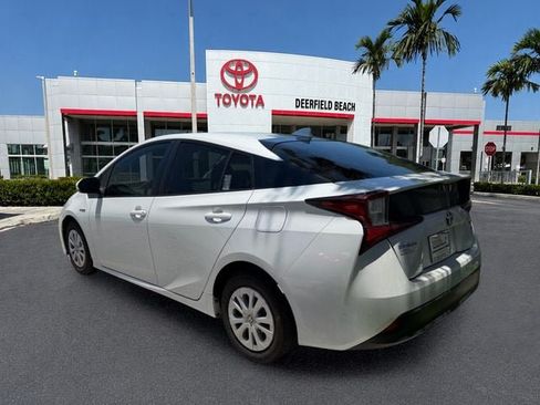 Used 2021 Toyota Prius L Eco FWD image 5