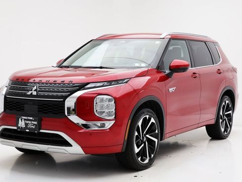 Used 2023 Mitsubishi Outlander SEL image 2