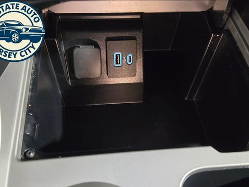 Used 2021 Ford Explorer Limited w/ Equipment Group 301A AWD/4WD image 21