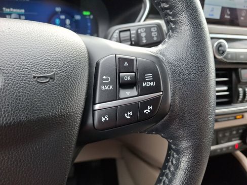 Used 2020 Ford Escape Titanium FWD image 21