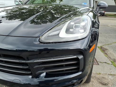 Used 2023 Porsche Cayenne Platinum Edition AWD/4WD image 2