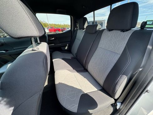 Used 2022 Toyota Tacoma TRD Sport w/ Technology Package image 18