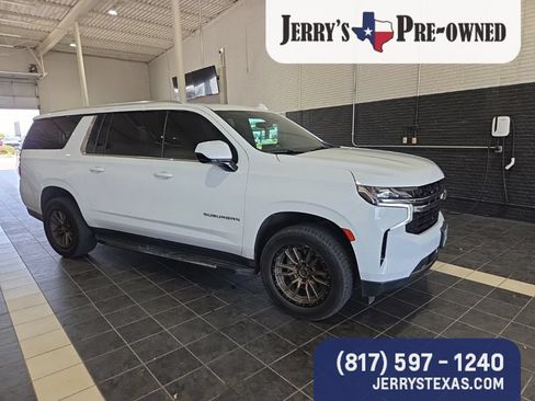 Used 2023 Chevrolet Suburban LS AWD/4WD image 2