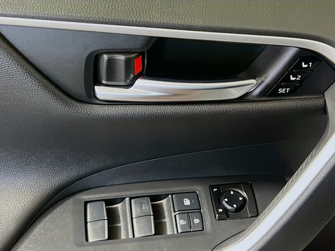 Used 2019 Toyota RAV4 Limited w/ Cold Weather Package FWD image 16