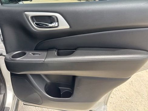 Used 2020 Nissan Pathfinder SL AWD/4WD image 21