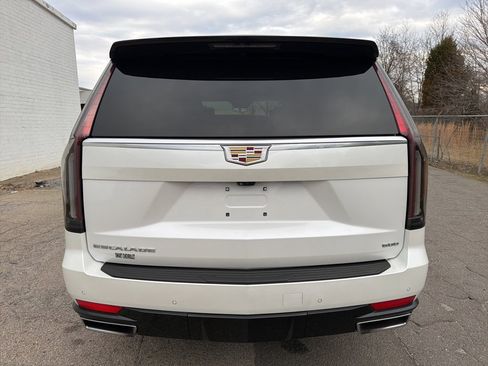 Used 2022 Cadillac Escalade Premium Luxury Platinum w/ Heavy-Duty Trailer Package image 3