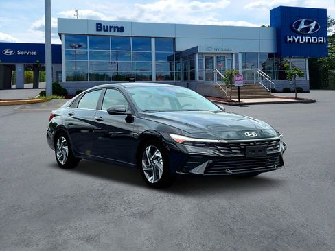 New 2025 Hyundai Elantra Limited image 11