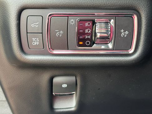 Used 2022 Lincoln Nautilus Reserve AWD/4WD image 18