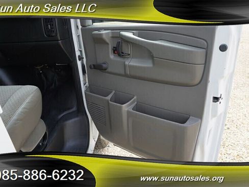 Used 2010 Chevrolet Express 1500 RWD image 23
