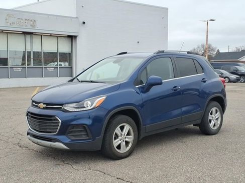 Used 2017 Chevrolet Trax LT AWD/4WD image 1