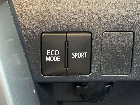 Used 2017 Toyota RAV4 LE FWD image 29