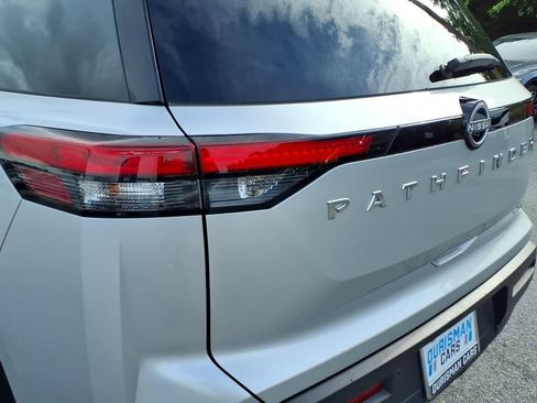 Used 2025 Nissan Pathfinder SV AWD/4WD image 9
