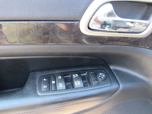 Used 2011 Jeep Grand Cherokee Laredo AWD/4WD image 33
