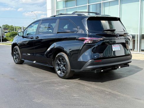 Used 2025 Toyota Sienna XLE Woodland Edition AWD/4WD image 6