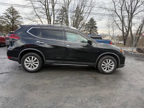 Used 2018 Nissan Rogue SV w/ Premium Package image 3