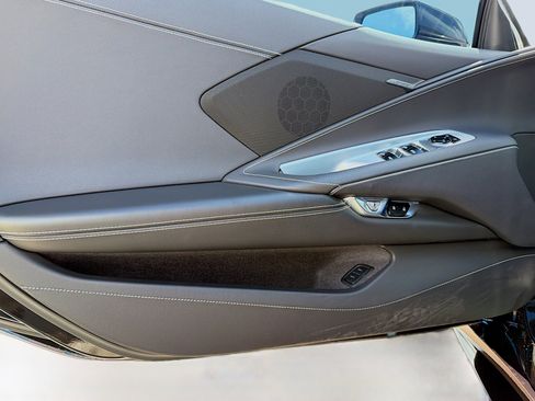 Used 2021 Chevrolet Corvette Stingray Convertible w/ 1LT image 19