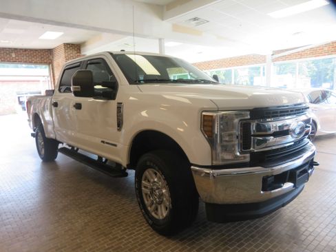 Used 2019 Ford F250 XLT w/ FX4 Off-Road Package AWD/4WD image 3