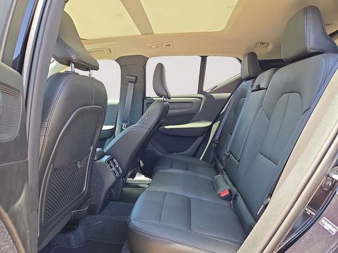 Certified 2025 Volvo XC40 B5 Core AWD/4WD image 16