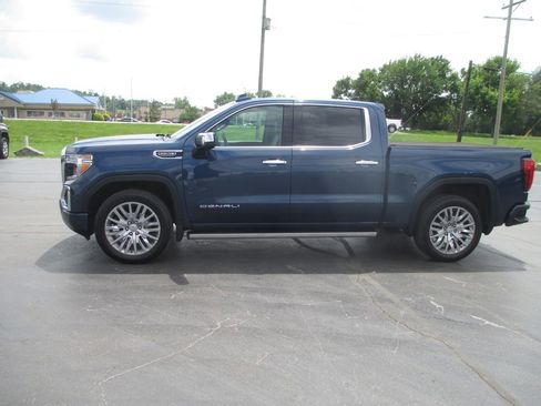 Used 2019 GMC Sierra 1500 Denali w/ Denali Ultimate Package AWD/4WD image 11