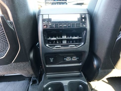 Used 2024 Jeep Grand Cherokee L Limited w/ Luxury Tech Group II image 30