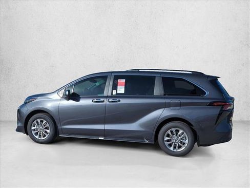 New 2025 Toyota Sienna XLE image 8