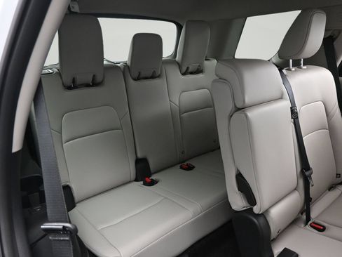 Certified 2025 Nissan Pathfinder SL FWD image 14