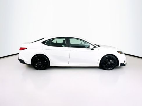 Used 2025 Toyota Camry SE image 10