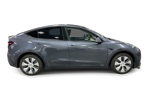 Certified 2023 Tesla Model Y Long Range AWD/4WD image 7