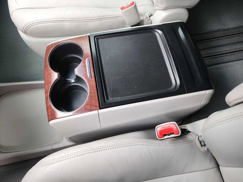 Used 2014 Toyota Sienna XLE image 23