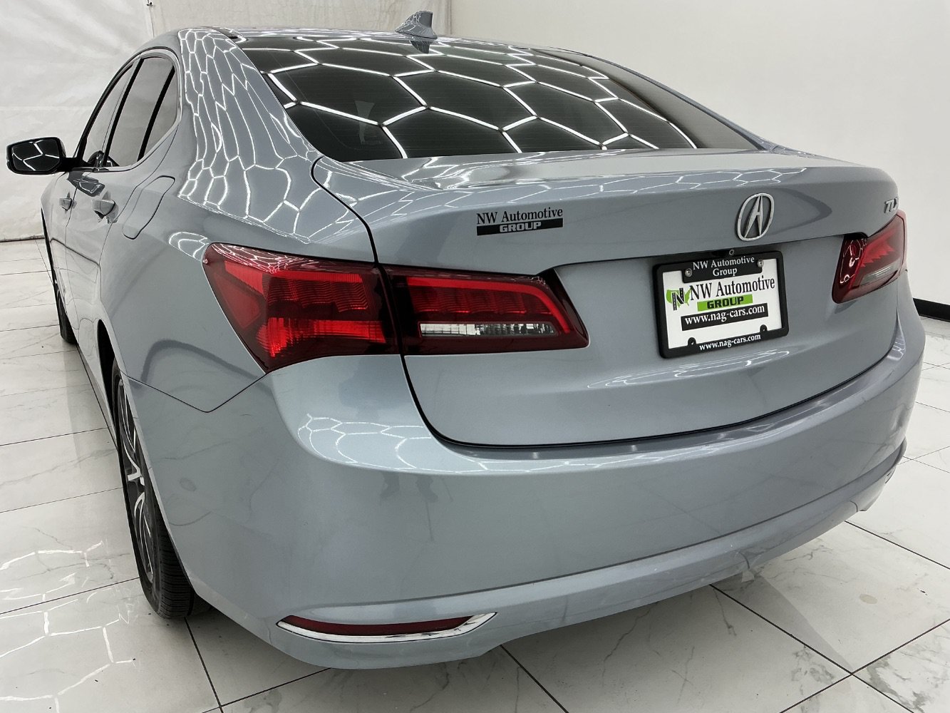 Used 2016 Acura TLX w/ Technology Package FWD image 9
